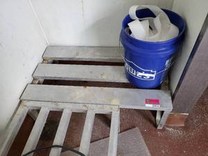 lot 22053 image: 3ft Metal Dunnage Rack