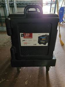 lot 22057 image: Cambro Insulated Pan Carrier