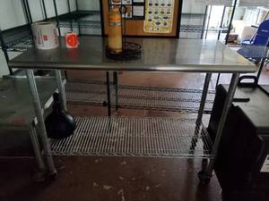 lot 22058 image: Rolling Stainless Steel Prep Table