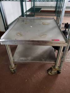 lot 22059 image: Rolling Equipment Stand