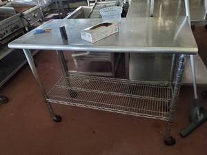 lot 22066 image: 4ft Stainless Rolling Prep Table