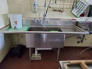 lot 22078 image: Stainless Steel 2 Bay Sink