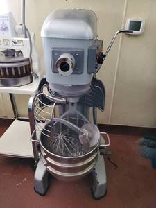 lot 22106 image: Hobart Mixer HL400