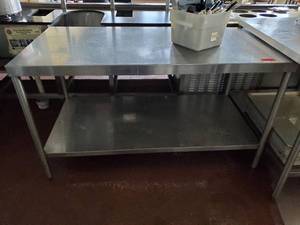 lot 22113 image: 5ft Stainless Prep Table