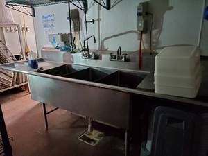 lot 22119 image: 9ft 3 Bay Stainless Steel Sink