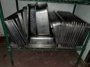lot 22124 image: Assorted Sizes Of Inset Pans