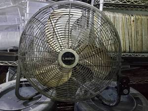 lot 22153 image: Lasko 20in Fan