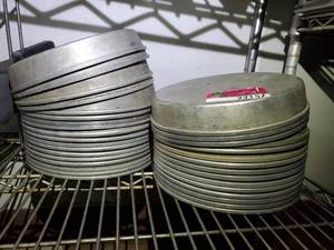 lot 22157 image: (32) 9in Cake Pans