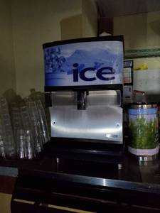lot 22181 image: Manitowoc Ice Dispenser SV200