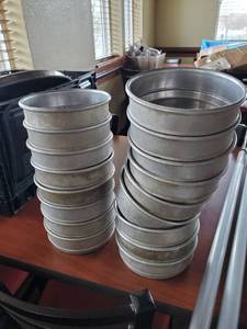 lot 22201 image: (17) 6in Cake Pans