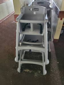 lot 22257 image: (2) Plastic High Chairs