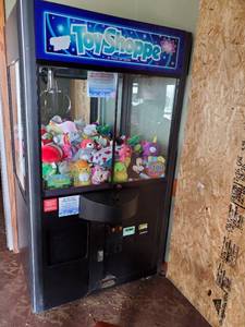 lot 22346 image: Toy Shoppe Claw Machine