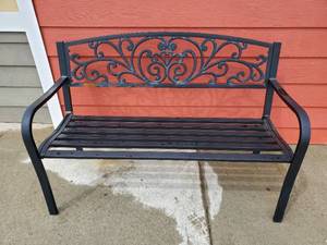 lot 22349 image: (2) Outdoor Metal Benches