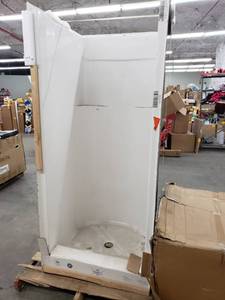 lot 16595 image: 1 piece shower-white