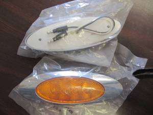 lot 1677 image: 2 NEW Truck Side Marker Clearance Cab 4 LED Amber light  6 12LX2 14Wx58  Peterbilt, KW