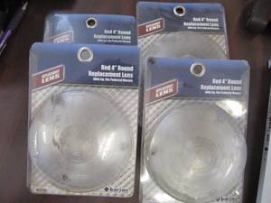 lot 1684 image: 4 Round Replacements lens with lip fits pedestal mounts