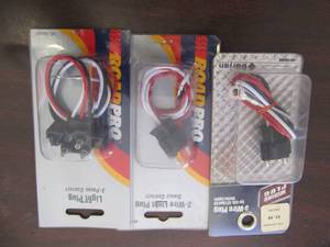 lot 1699 image: 3 New 2 & 3 light connectors