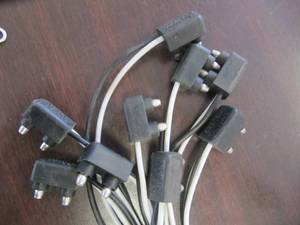 lot 1730 image: 9 NEW  2 prong connector