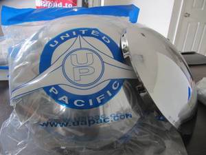 lot 1639 image: 2 New & United Pacific Metal Chrome Hub Cap 8 12  Short Lip 5 Even Notch
