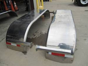 lot 1768 image: Pair CHROME FULL FENDERS FOR TANDEM AXLES