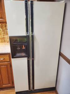 lot 31 image: Kenmore Refrigerator&nbsp&nbsp