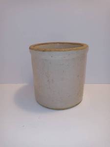 lot 2535 image: Small Solid Unmarked Crock For A Multitude Of Uses