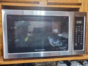 lot 3000 image: Stainless Steel and Black Kitchen Aid Microwave 1400 watt. Model KCMC1575BSS1.Tested and Working.