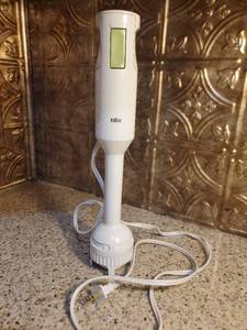 lot 3008 image: White Braun Hand Mixer