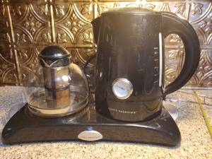 lot 3013 image: Cook Essentials Water Kettle with Tra Tray
