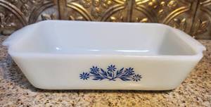 lot 3023 image: Blue Flower Over Safe Casserole Dish 5x9 Inch