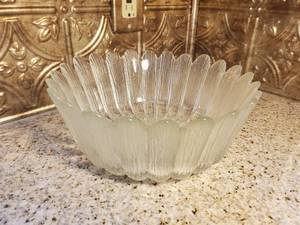 lot 3030 image: Large Salad Bowl with Fogged Veined Leaf Design