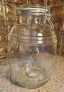 lot 3031 image: Cracker Barrel Large Cookie.Flour.Sugar Canister . 4 Quarts