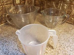lot 3036 image: Lot of 3 Mixing Cups. Pampered Chef and 1 Plastic