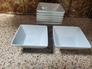 lot 3039 image: Lot of 8 White Square Shaped Bowl. Home and Garden