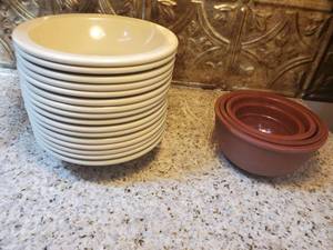 lot 3040 image: Lot of 16 Cream Color Bowls with 4 Measuring Cup Bowls