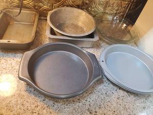 lot 3051 image: Lot of 10 Baking Dishes. 3 Glass. 7 Metal.Pyrex