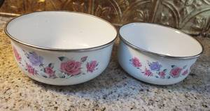 lot 3053 image: Lot of 2 GMI Pink Floral Enamel Bowls