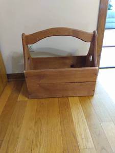 lot 3073 image: Wooden Heart Magazine Rack