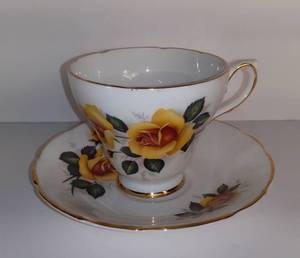 lot 2702 image: Royal Kendall Fine Bone China Porcelain Tea Cup And Saucer - Yellow Rose Design With Gold Toned Accents - Made In England