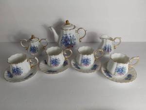 lot 2714 image: Lot Of 7 Items - Small Tea Party Set With 4 Tea Cups And Saucers, 1 Creamer Pitcher, 1 Sugar Dish, 1 Tea Pitcher - Blue Flower Design With Gold Design