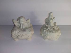 lot 2718 image: Lot Of 2 Off White Porcelain Angel Jewlrey Boxes