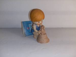 lot 2729 image: Country Cousins Porcelain Figurine - Little girl Making A Sand Castle