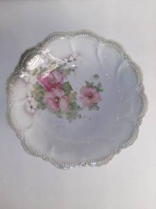 lot 2733 image: Lot Of 3 Items - 1 Leughtenburs China Fruit Bowl - 2 Decorative Bowls
