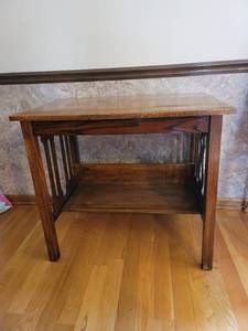 lot 25 image: Antique Walnut Student Desk - Ornate Slates&nbsp