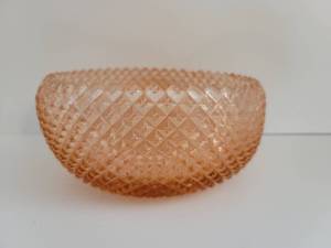 lot 250 image: Miss America Pink Depression Glass Curved Bowl