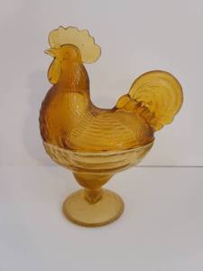 lot 264 image: Amber Rooster Pedestal Glass Dish