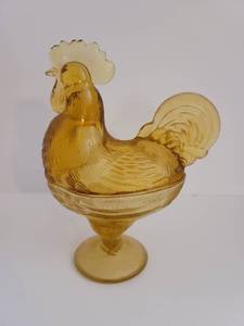 lot 275 image: Amber Glass Rooster Dish