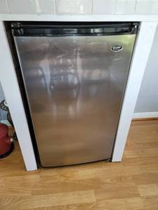 lot 356 image: Sanyo Miniature Refridgerator