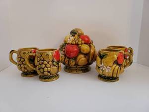 lot 2504 image: Harvest 5 Piece Ceramic Mug and Cookie Jar Set