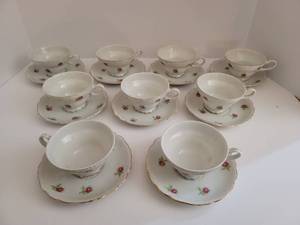 lot 2507 image: 18 Piece Rose Pattern Cups and Saucers Set